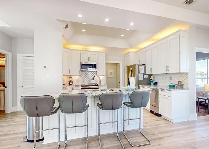 Dog-friendly With Access Outdoor Pool And Tennis - Gated Community Holiday home