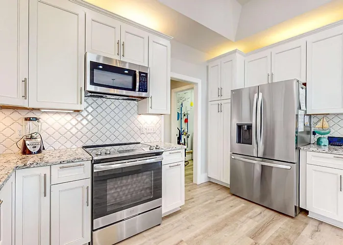 Dog-friendly With Access Outdoor Pool And Tennis - Gated Community *