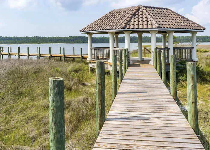 Dog-friendly With Access Outdoor Pool And Tennis - Gated Community